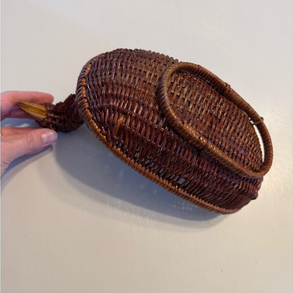 Vintage Brown Wicker/Rattan Duck/Chicken Basket - Picture 4 of 5